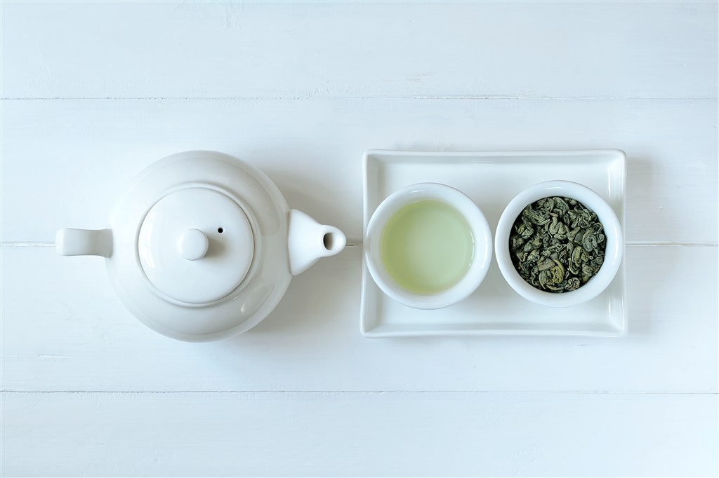 茶壶及茶叶高清摄影图片